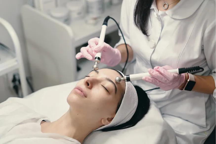 Clinica de Estética em Portugual - Instituto Zuzubecker - Microcorrente facial e corporal
